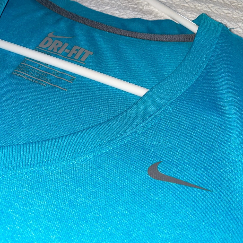 Nike Women’s Dri-Fit tee XS